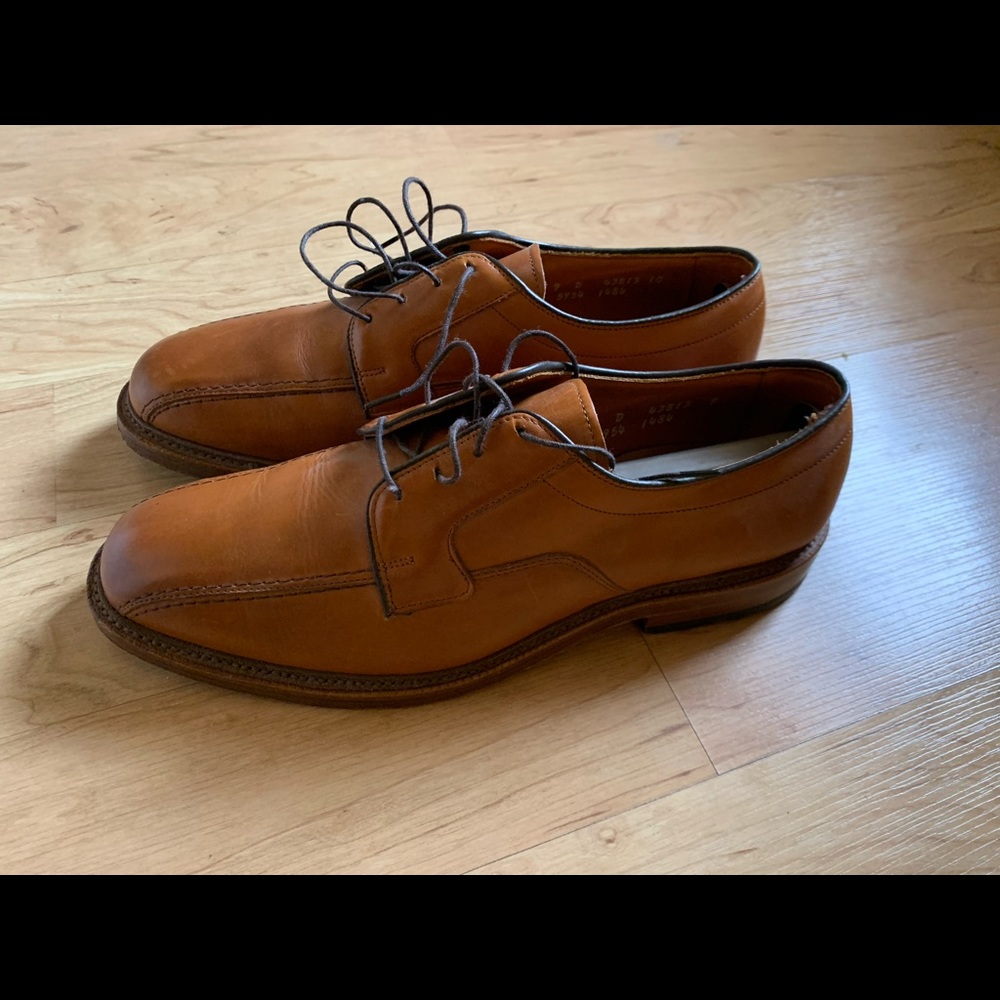 Allen Edmunds leather dress shoes. Size 9